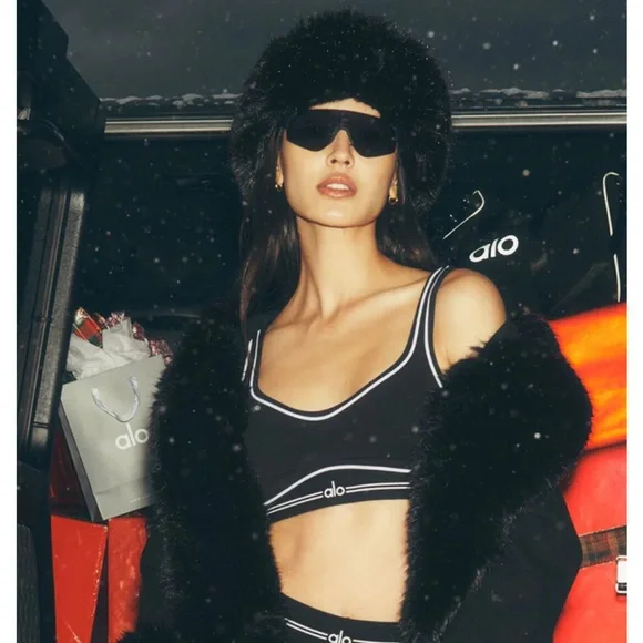 Alo Yoga Airbrush Heart Throb Bra Medium Black & White - Picture 3 of 9